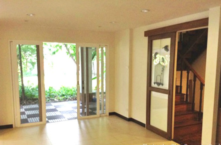 Detached 3 Bedroom House in Phrom Phong near BTS to rent