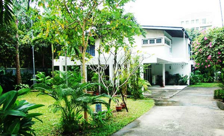 Detached 3 Bedroom Phrom Phong House with Large Garden