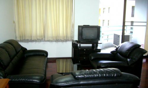 Pearl Garden Soi Pipat 4 floor 1 bed 70 sq.m condo to rent near BTS Feature
