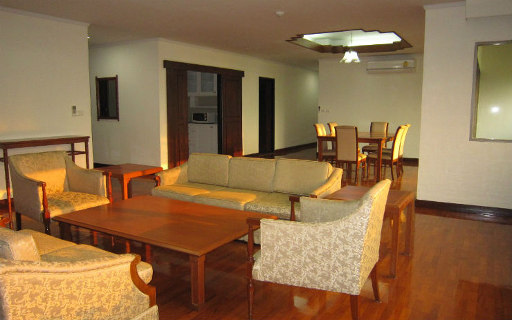 phrom phong apartment for rent 3 bed plus study 270 sq.m 4 bathrooms for rent