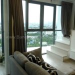 IDEO Mobi sukhumvit 81 at On Nut BTS 1 bed duplex 45 sq.m 22 floor to rent living room window