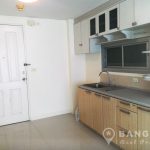 Plus 67 Bright Studio Condo near BTS Phra Khanong to Rent