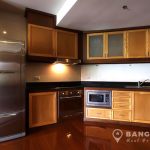 The-Natural-Place-Suite-large-2-bed-2-bath-150-Lumpini-MRT-Kitchen