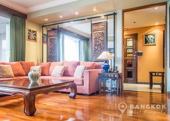 Baan Piya Sathorn Condo Lumpini MRT Living Room