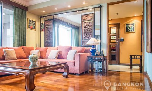 Baan Piya Sathorn Condo Lumpini MRT Living Room