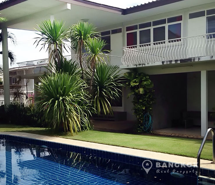 Pridee-Panomyong-Sukhumvit-71-Detached-House-with-Swimming-Pool-Featured