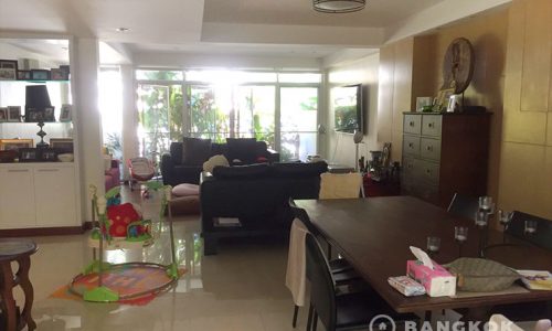 Semi Detached House for Rent in Ekamai 3 bed 3 bath 1 maid with shared swimming pool near BTS