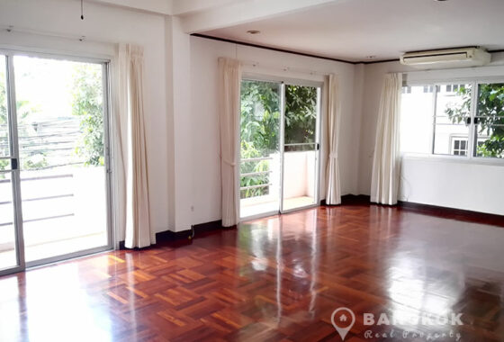 Spacious 3 Bedroom Ruam Rudee Town House for rent near Pholen Chit BTS
