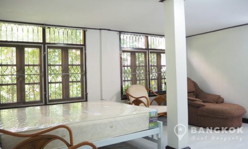 Cosy Studio Detached House in Ekkamai near BTS to rent
