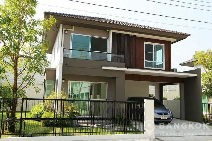 Brand New Detached 3 Bed 3 Bath Bangna House with Garden to rent