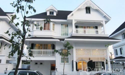 Contemporary 3 + 1 Bed Bearing House in Secure Compound near BTS
