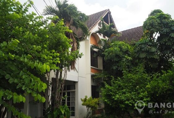 Sammakorn Ramkhamhaeng Large Lakeside 3 Bed Detached House
