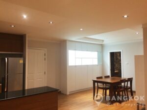 The Roof Garden | Renovated Spacious 1 Bed 2 Bath near BTS photo