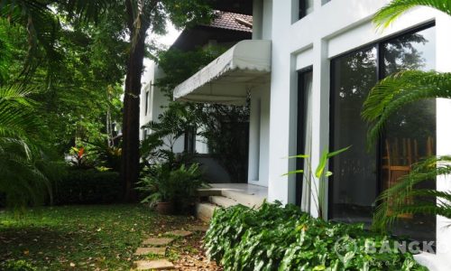 Exclusive 39 Contemporary Detached 3 Bed with study House in Ramkhamhaeng to rent