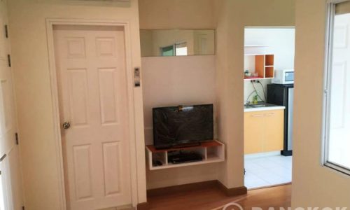Life Sukhumvit Condominium Bright Modern 1 Bed near BTS to rent