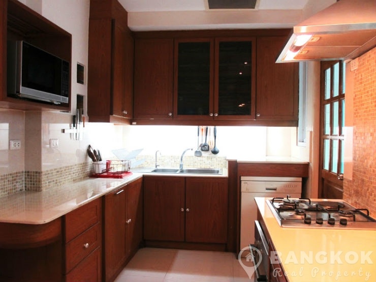 Newly Renovated Spacious 3 Bed 3 Bath On Nut Townhouse to rent