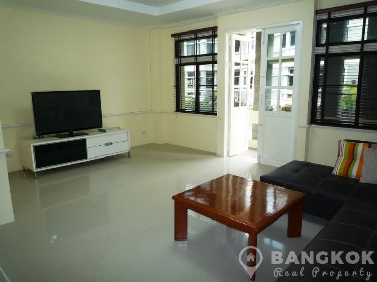 Newly Renovated Spacious 3 + 1 Bed Sukhumvit Townhouse near Phrom Phong to rent