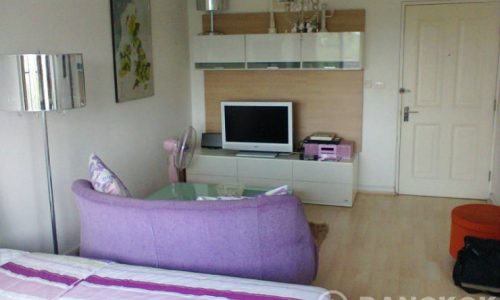 Condo One Thonglor Bright Modern Studio near Thong Lo BTS to rent