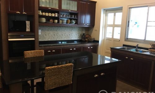 Spacious 3 Bed 4 Bath Thonglor Detached House to rent