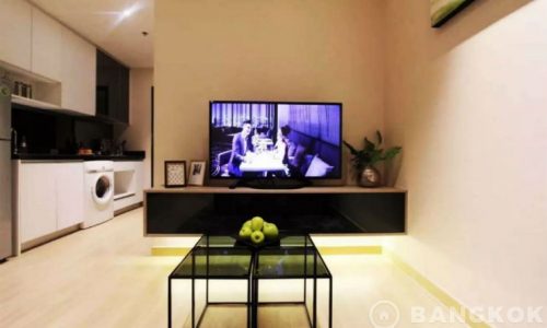 Sky Walk Condominium Modern High Floor 1 Bed at Phra Khanong BTS to Rent