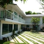 Modern Detached Phra Khanong House with 3 Beds 4 Baths to rent