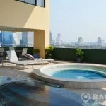 Lake Green Condominium Stylish Renovated 2 Bed 2 Bath with Lake View near Nana BTS