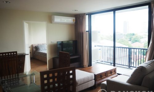 D65 Spacious Renovated High Floor 2 Bed 2 Bath near BTS to rent