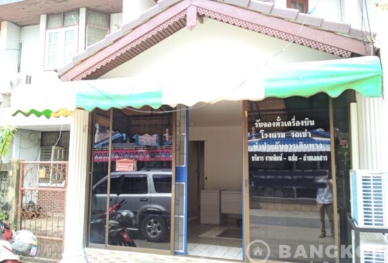 Sammakorn Village Townhouse Spacious 2 + 1 Bed Home Office to rent