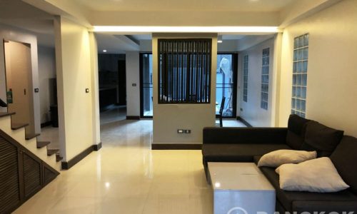 Detached Modern Thonglor House 4 Bed 4 Bath with Private Pool to rent