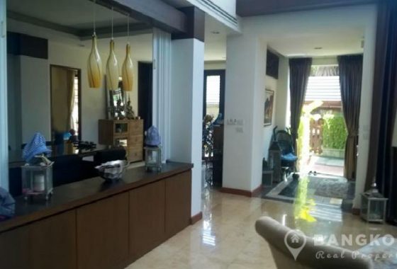 Rent - Modern Detached 4 Bed 5 Bath with Private Pool House in Phrom Phong