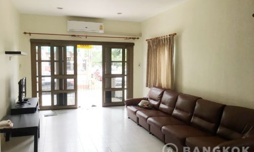 Spacious 3 Bed 2 Bath On Nut Townhouse near BTS to Rent