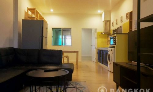 Sammakorn Apartment Spacious 1 Bed plus Study 2 Bath in Sammakorn Village to Rent