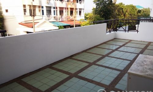 Sammakorn Condominium Ramkhamhaeng 2 Bed 1 Bath with Large Terrace to rent