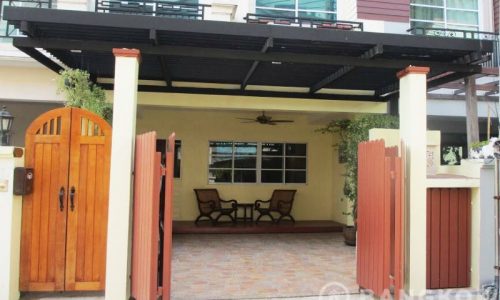 Renovated Spacious 3 Bed 3 Bath On Nut Townhouse for Sale