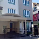 Contemporary Detached 4 Bed 4 Bath Phra Khanong House in Compound to rent