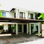 Detached Modern 3 Bed 3 Bath Ekkamai House with Private Pool and garden to rent