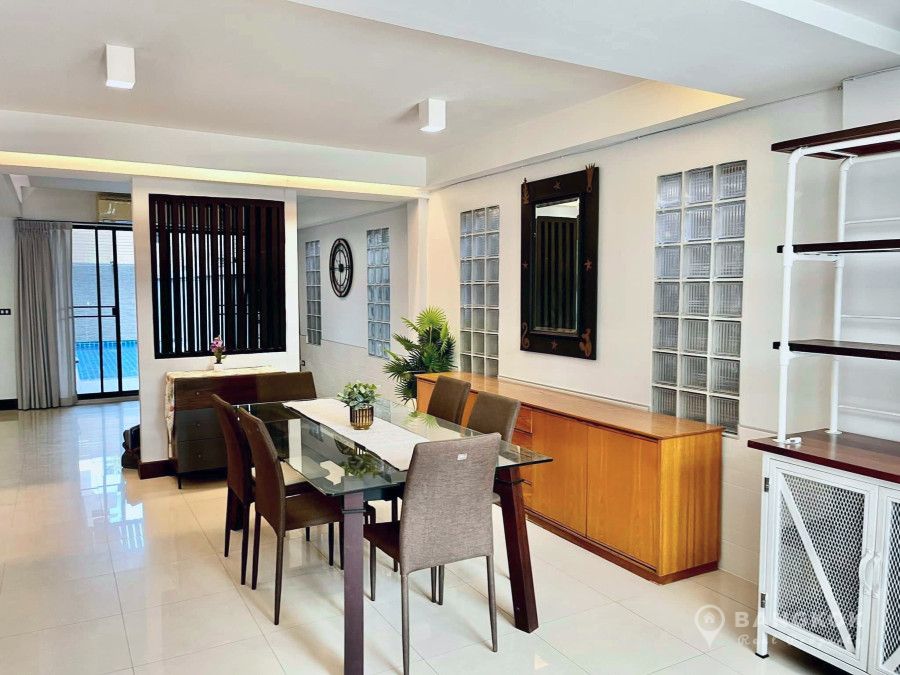 Thonglor | Renovated 4 Bed Town House with Private Pool photo