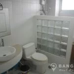 Sammakorn Condo Ramkhamhaeng Spacious Modern 2 Bed 1 Bath to rent
