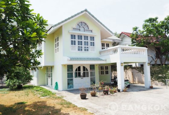 Sammakorn Village Detached Corner house 3 Bed 2 Bath with large garden to rent