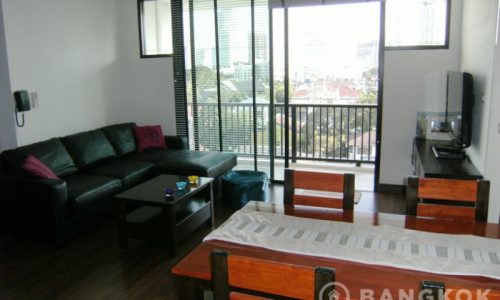 RENT D65 Condominium Renovated Spacious 2 Bed 2 Bath high floor near Phra Khanong BTS