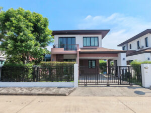 Aqua Divina | Detached Modern 3 +1 Bed with Garden photo