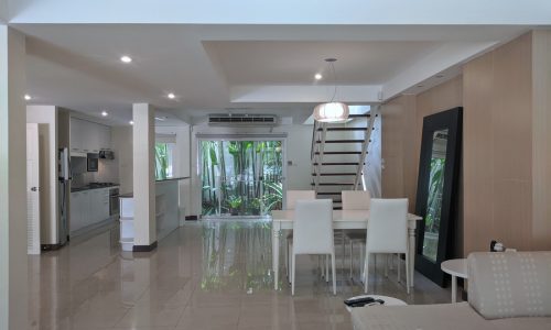 RENT Spacious 3 Bed 3 Bath Ekkamai House in Secure Compound near Ekkamai BTS
