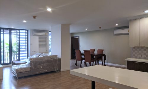 RENT Ekkamai Apartment Spacious Modern 3 Bed 3 Bath near Big C Center and BTS
