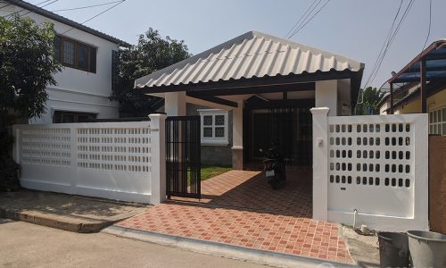 RENT Sammakorn Village Renovated Detached 3 Bed 2 Bath House with Garden in Ramkhamhaeng