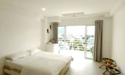 RENT City Living Ratchada condo Bright Pool View Studio near Huay Khwang MRT