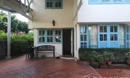 RENT Sammakorn Village Ramkhamhaeng Detached 3 Bed 3 Bath House with garden