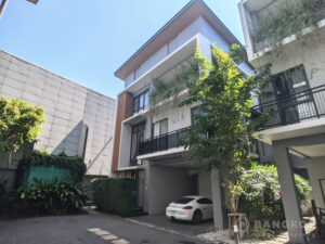 Bangna | Luxury 4 Bed 5 Bath House near Bangkok Patana photo