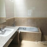 RENT หมู่บ้านโลตัสพอยท์ Lotus Point Ekkamai Renovated Spacious 4 Bed 4 Bath House (16)