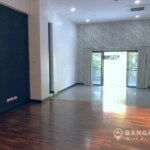 RENT หมู่บ้านโลตัสพอยท์ Lotus Point Ekkamai Renovated Spacious 4 Bed 4 Bath House (8)