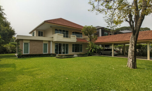 RENT Panya Village Pattanakarn หมู่บ้านปัญญาพัฒนาการ stunning Detached 4 bed 4 bath house with garden